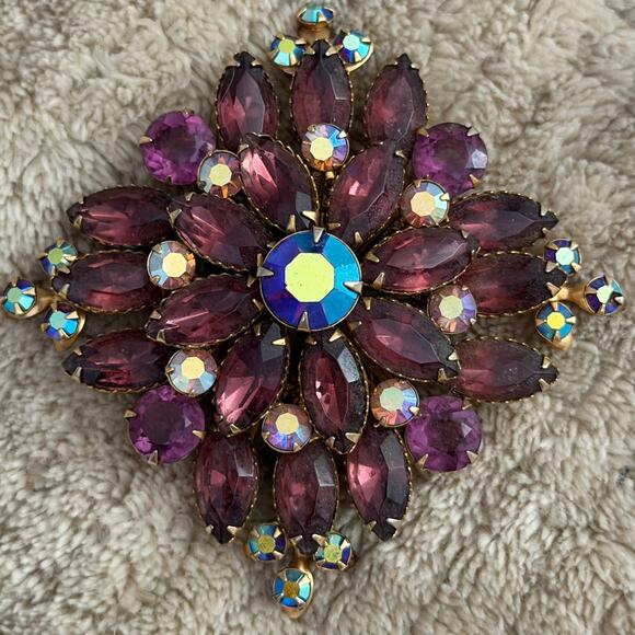 Vintage AB Aurora Borealis & Purple Rhinestones Gold Tone Oversized Brooch Pin - Picture 2 of 4
